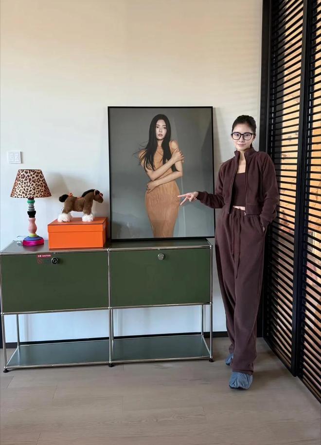 婆晒新房装修豪华有格调女儿房间粉嫩AG真人登录入口杜淳一家搬新家老(图4)