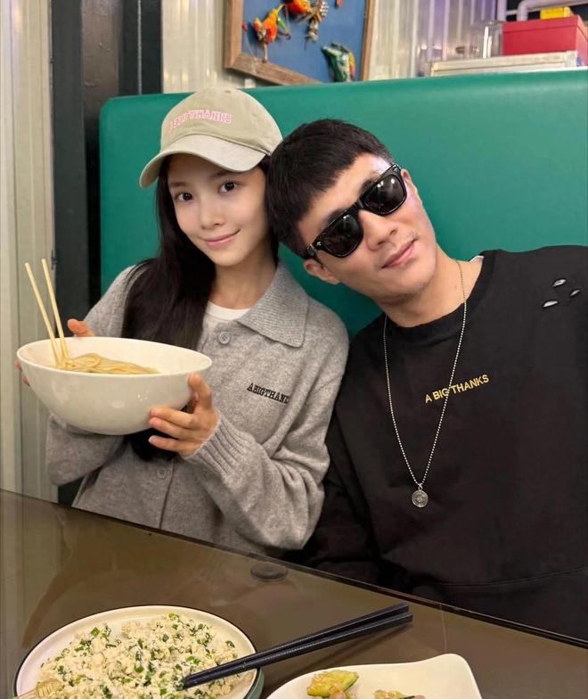 婆晒新房装修豪华有格调女儿房间粉嫩AG真人登录入口杜淳一家搬新家老(图6)